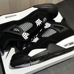 WHITE THUNDER JORDAN 4s