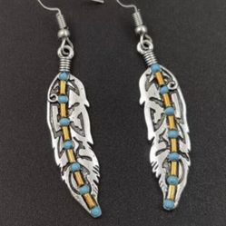 4059-PTC Retro Vintage Look  Metal Feather Dangle Drop 1.5 inch Earrings NWOT 