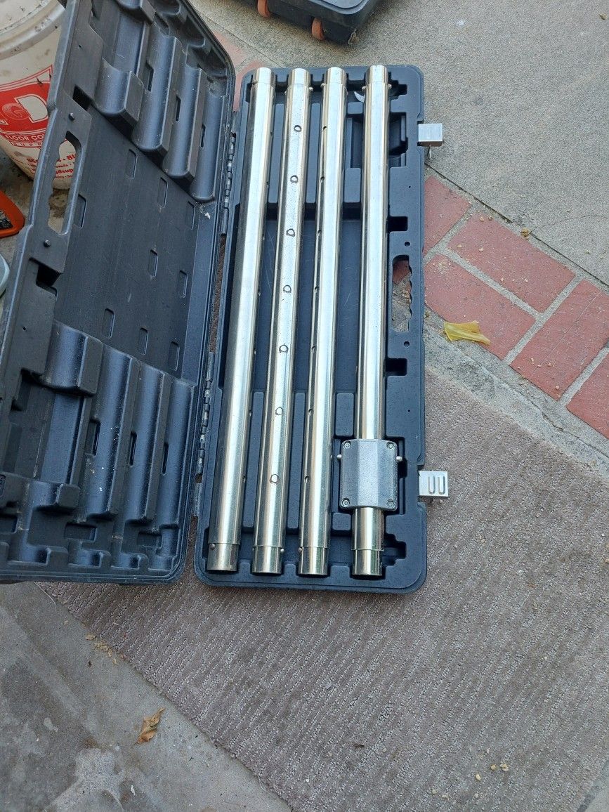 Crain Carpet Strecher Doble Case Perfect Condition