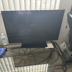 Smart TV 32” (with Remote)