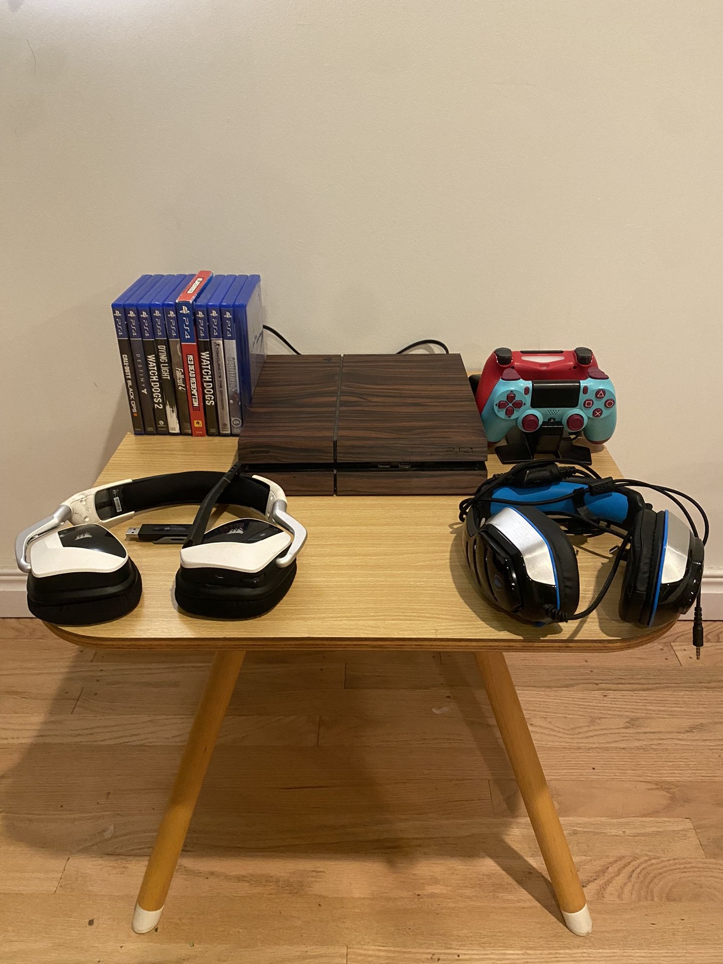 PS4, 2 Controllers, 2 Headsets, 10 Games