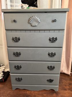 5 drawer Dresser