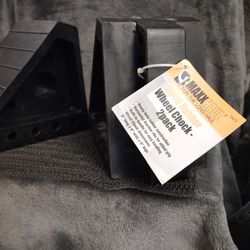 MaxxHaul Solid Rubber Wheel Chock 2-Pack
