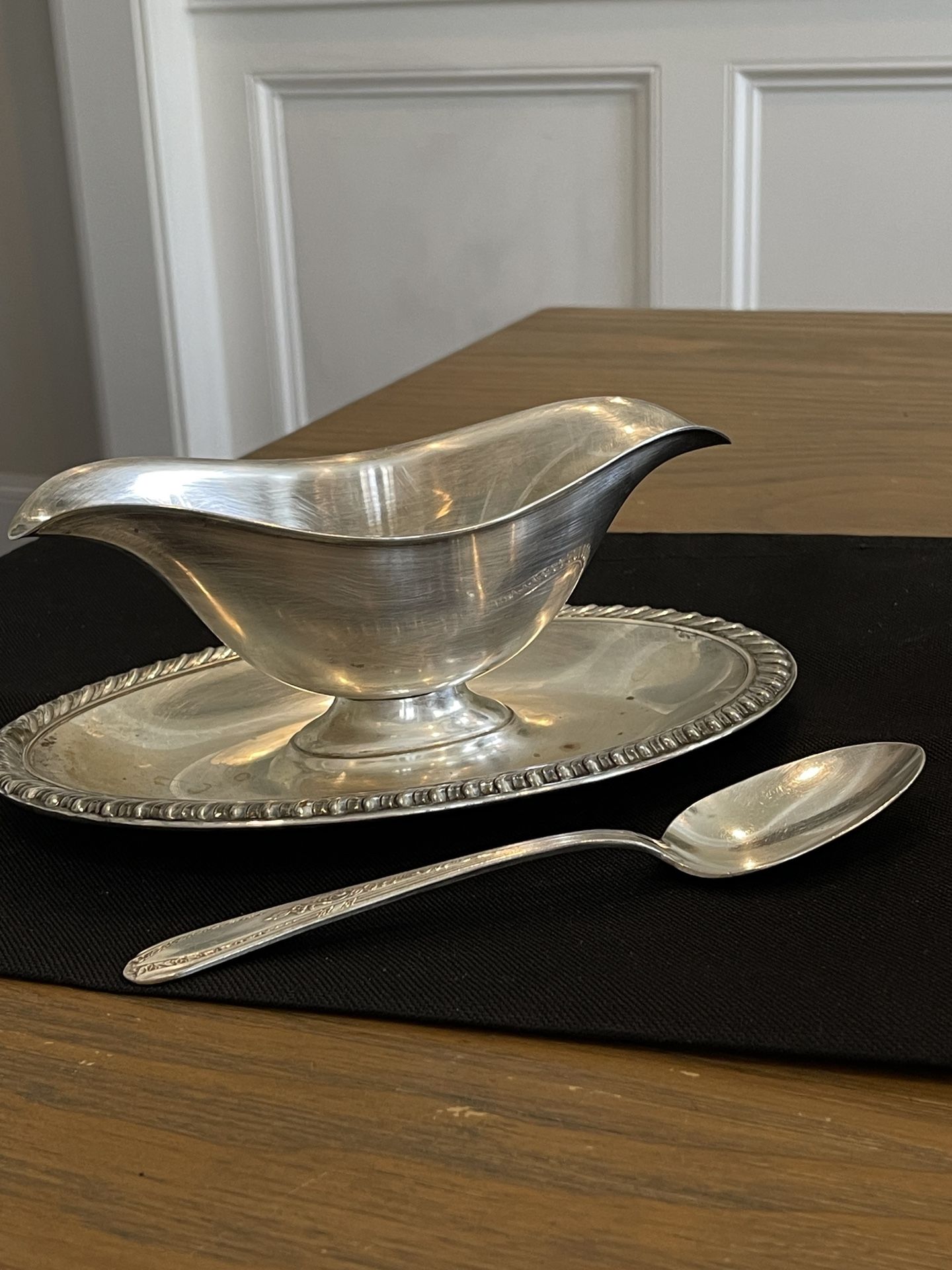 Set of 2 VTG WM. Rogers Mfg. Co. Silver Plated Gravy Boat and spoon