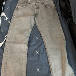 Levi 501 34W 32L