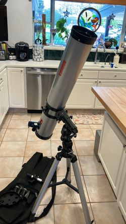 Venture Reflector Telescope with Tripod and Bag