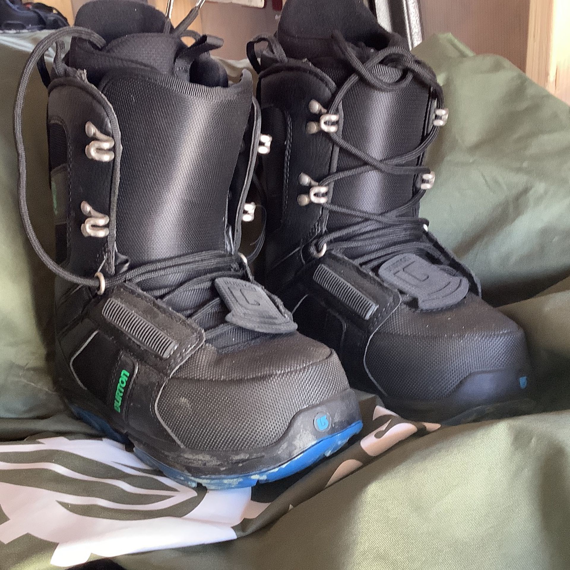 New Burton Progression Boys/Mens Snowboard Boots 4 for Sale in Encinitas, CA - OfferUp