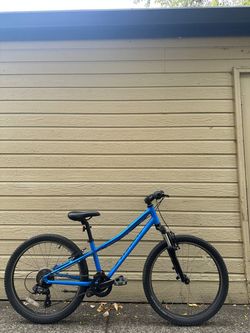Specialized Hotrock 24 – Shimano 8-Speed Kids Trail Bike