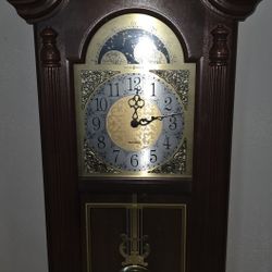 Howard Miller Fenwick Chiming Wall Clock