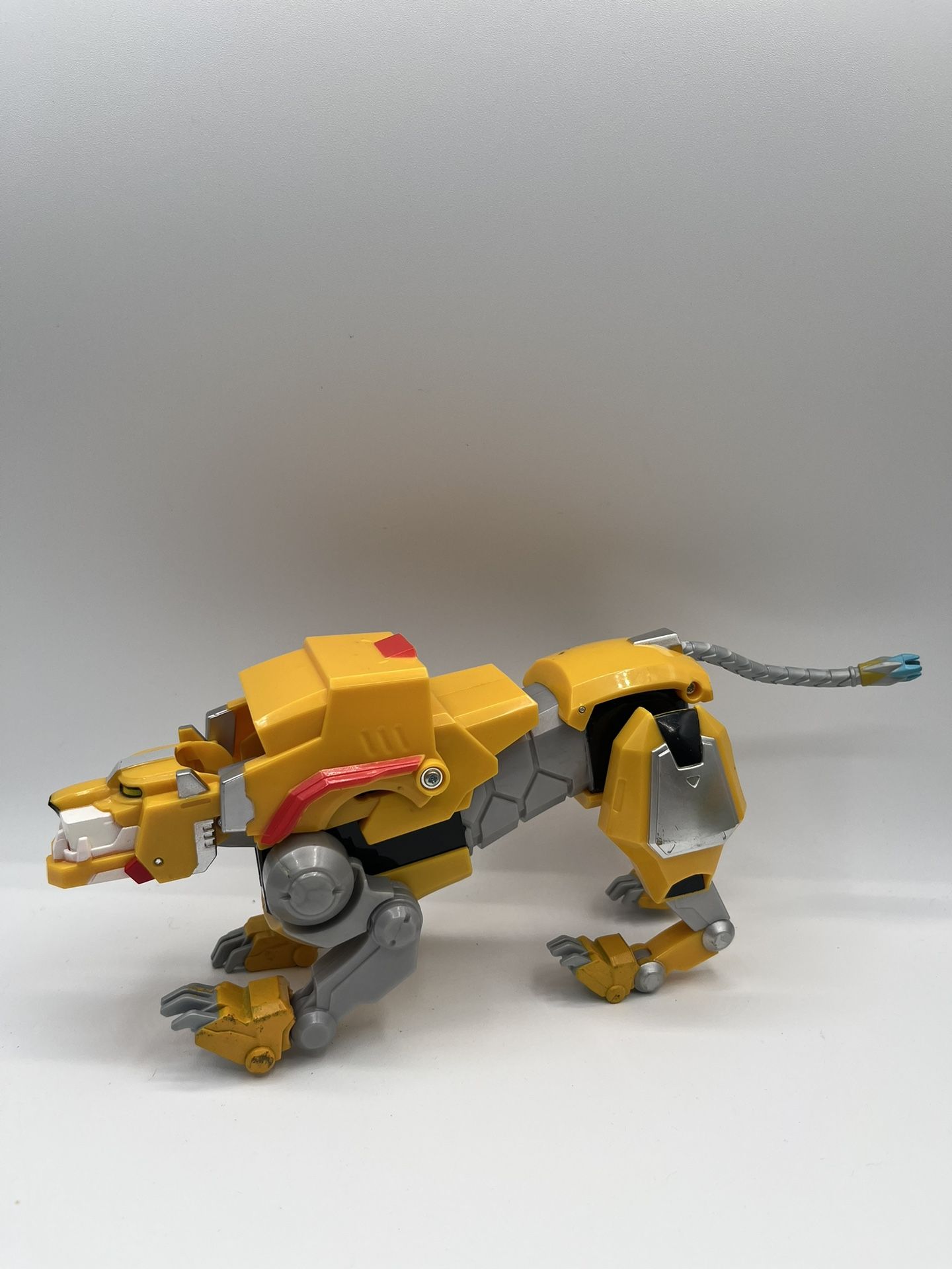 Playmates 2017 Voltron Legendary Defender Lion Plastic Action Figure