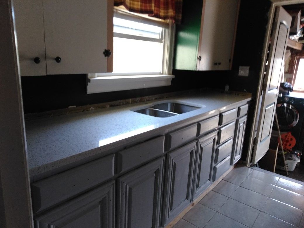 Quartz and granite countertops fabrication