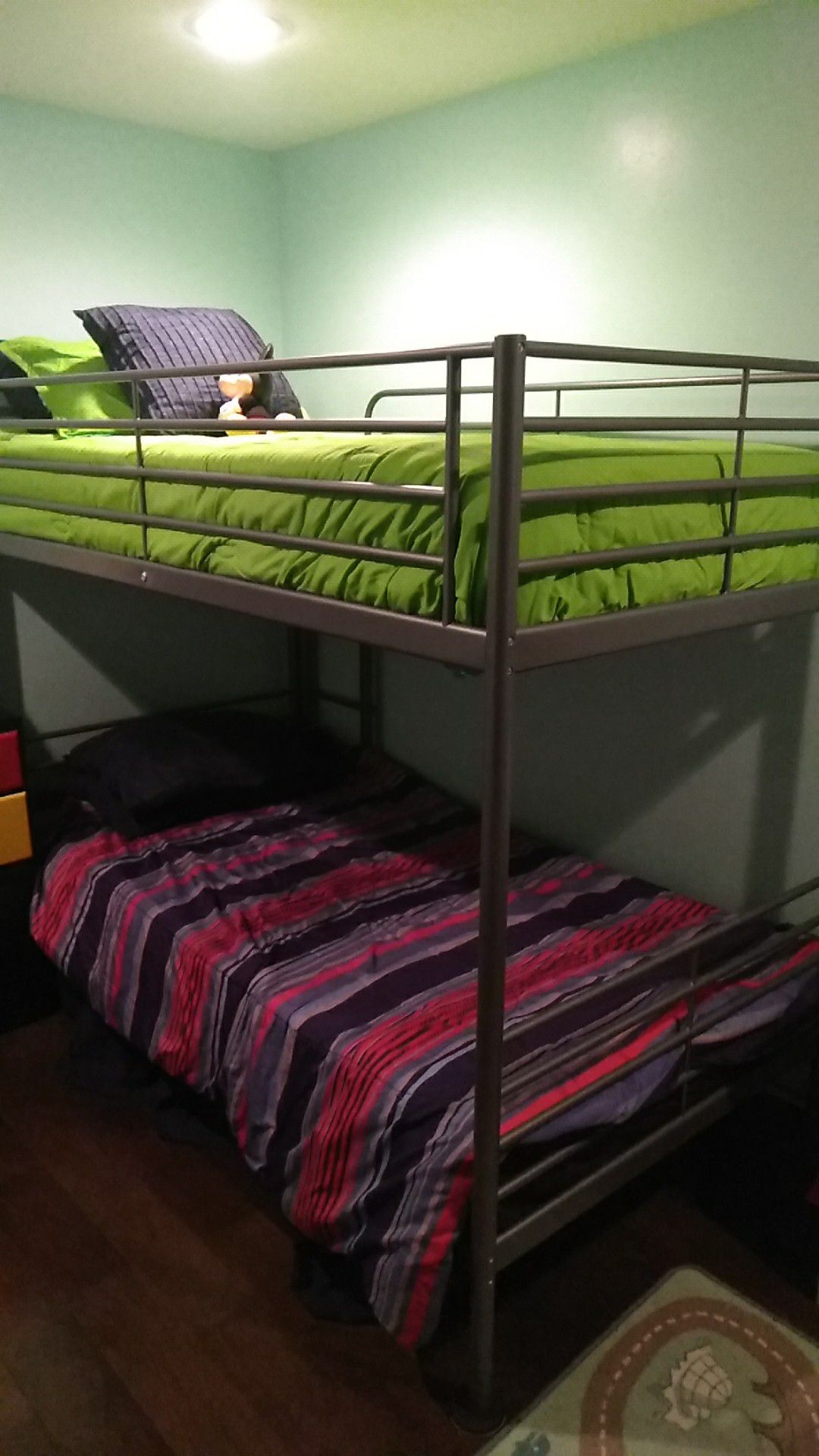 Bunk bed excellent condition barley used (mattress not included)