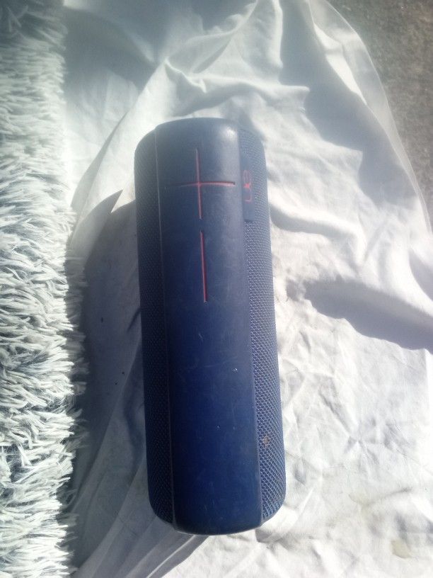 UE MEGABOOM Wireless Bluetooth Speaker.