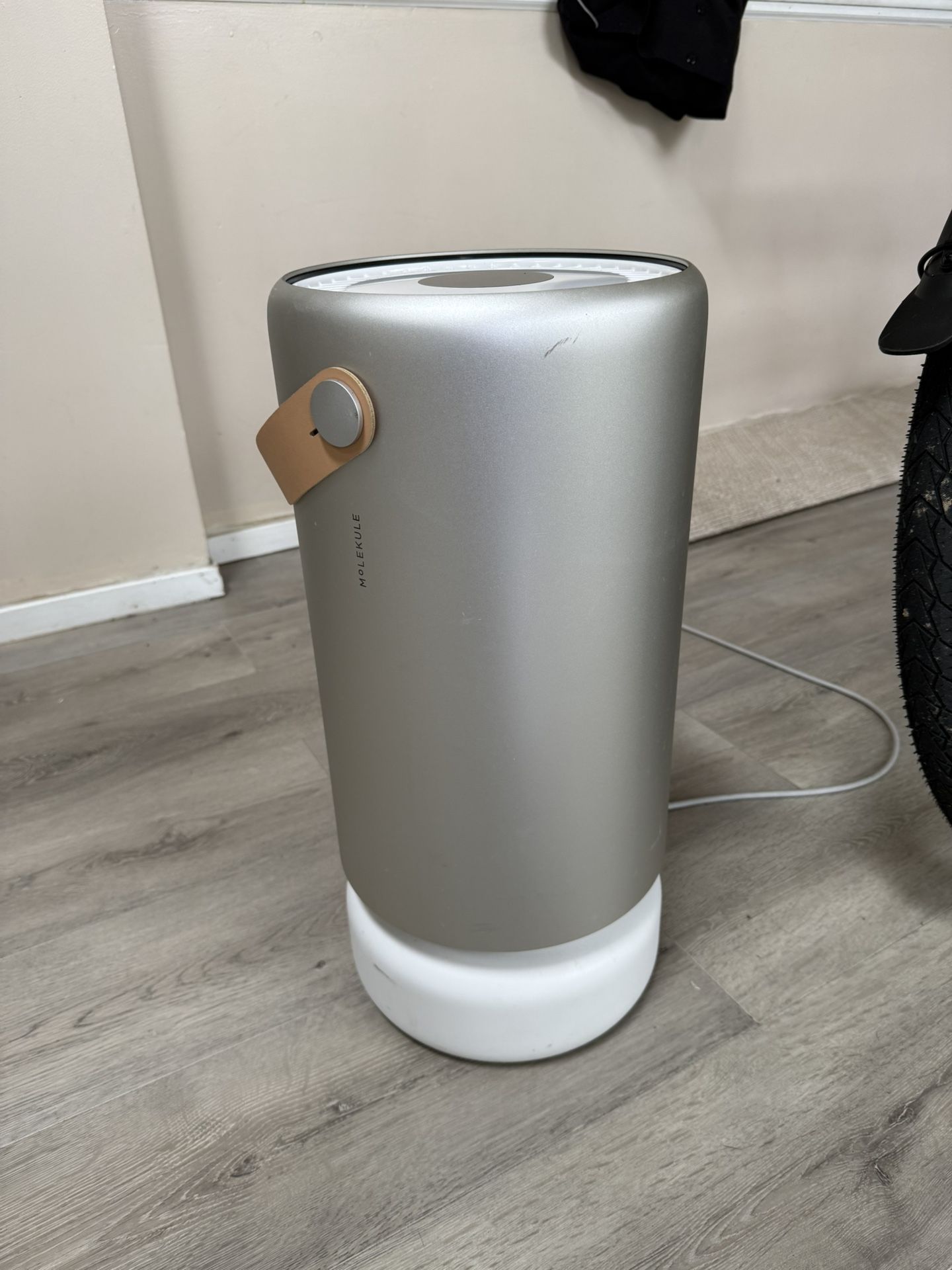 Molekule Air Pro Portable Air Purifier Silver PECO Alexa App Control 1000 sq ft