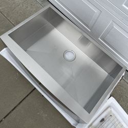 HOTIS STAINLESS STEEL FARMHOUSE SINK