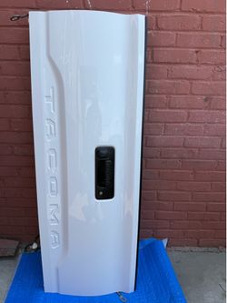 2016 2017 2018 Toyota Tacoma Tailgate  W/ Camera