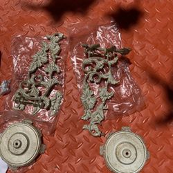 Decorativ metal Wall- maunted flower pot stand. Puesto de flores de pared decorativa