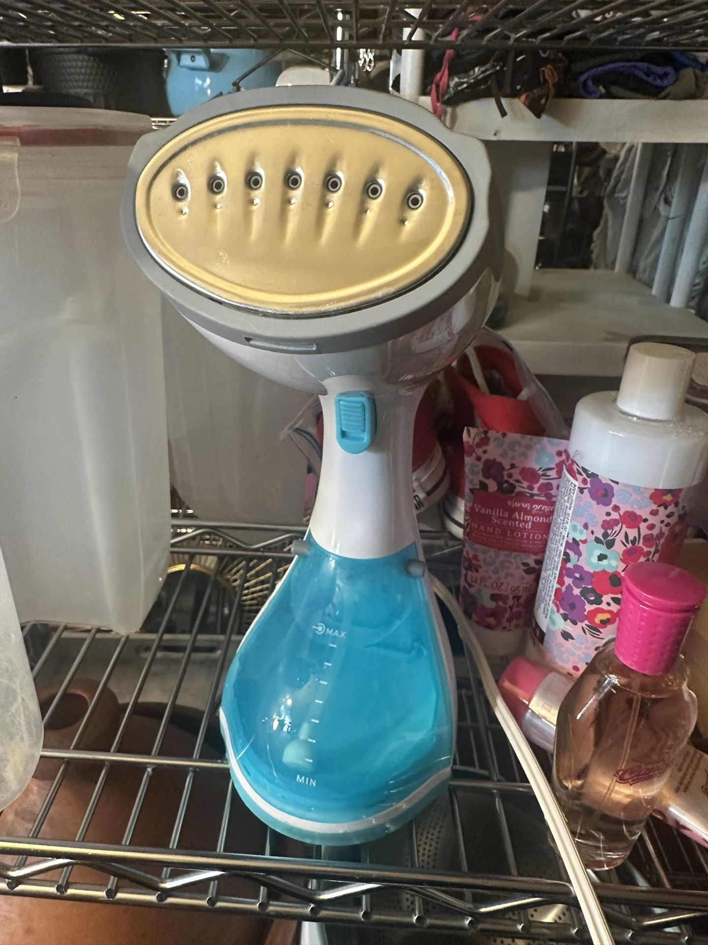 Clothes steamer