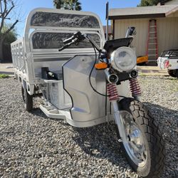 Brand New Tricycle 28mph & 60 Miles Range