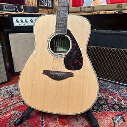 Yamaha FG830 Acoustic Guitar (Natural)