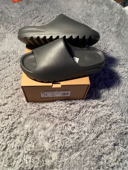 YEEZY SLIDES BEST PRICES & QUALITY SCANNABLE AS AUTHENTIC