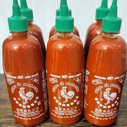 6 bottles of 28oz huy fong Sriracha hot chili sauce