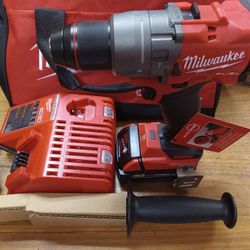 Milwaukee Fuel Hammer Drill 4 Gen With 2,0ah Battery And Charger