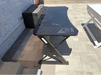 Gaming desk