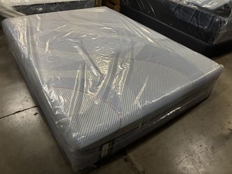 New Queen Sealy Posturepedic Plus Hybrid Firm Mattress