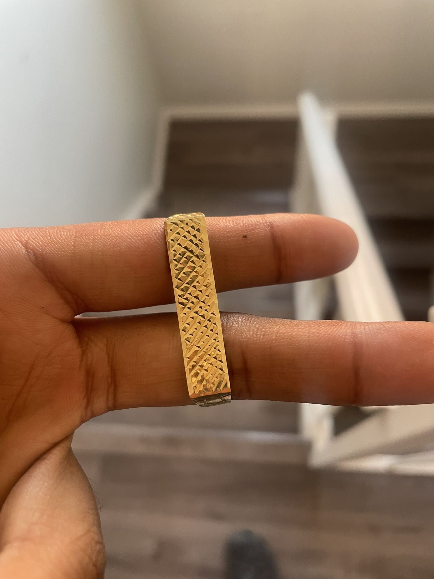 10k 2 Finger Diamond Cut Ring