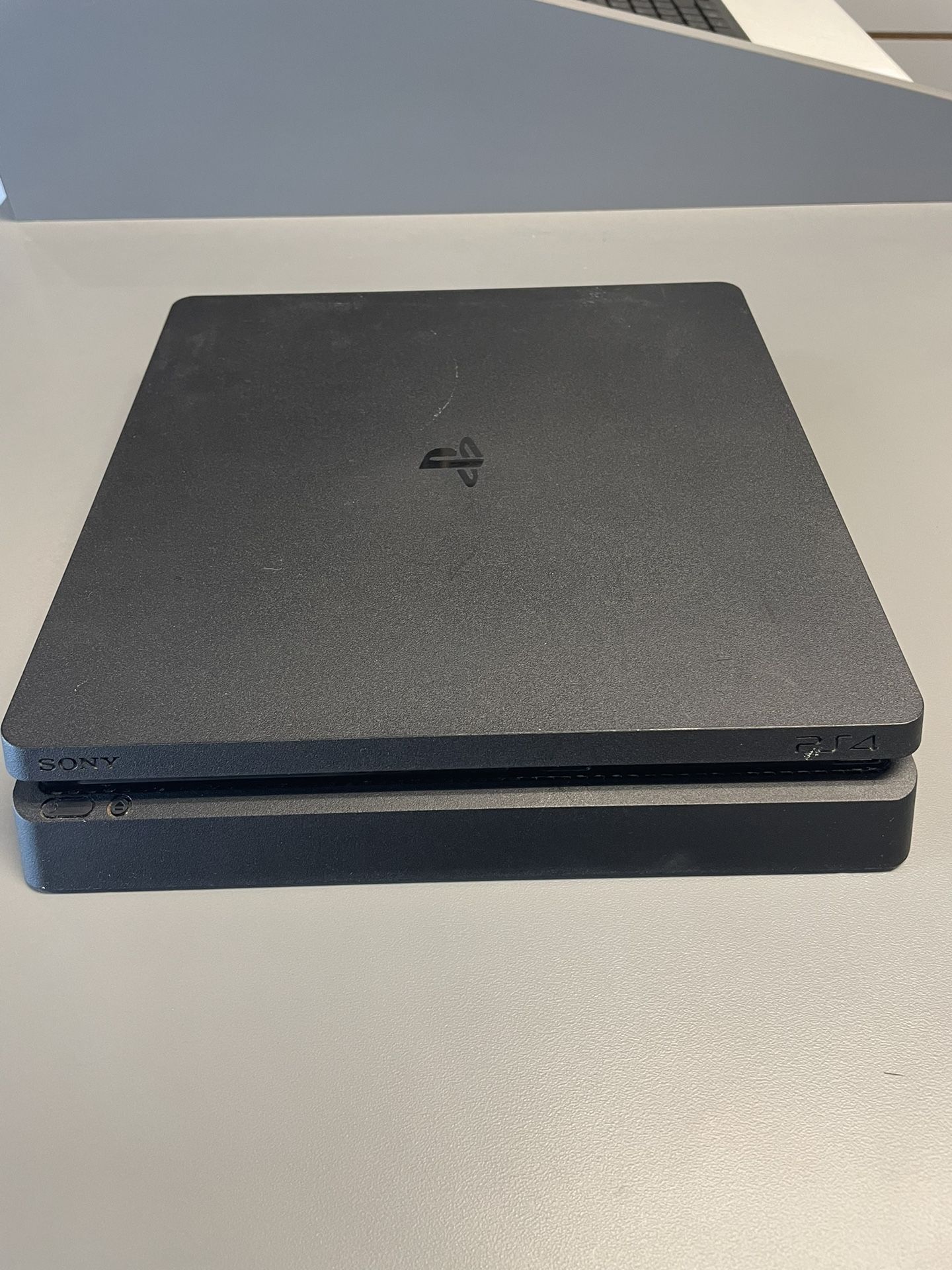 PlayStation 4 Slim
