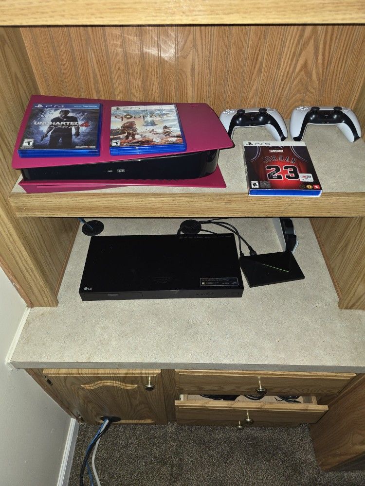 Sony Playstation 5 disc version ps5 $390! includes 3 games and 2 controllers!
