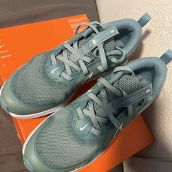 Nike Cosmic Runner