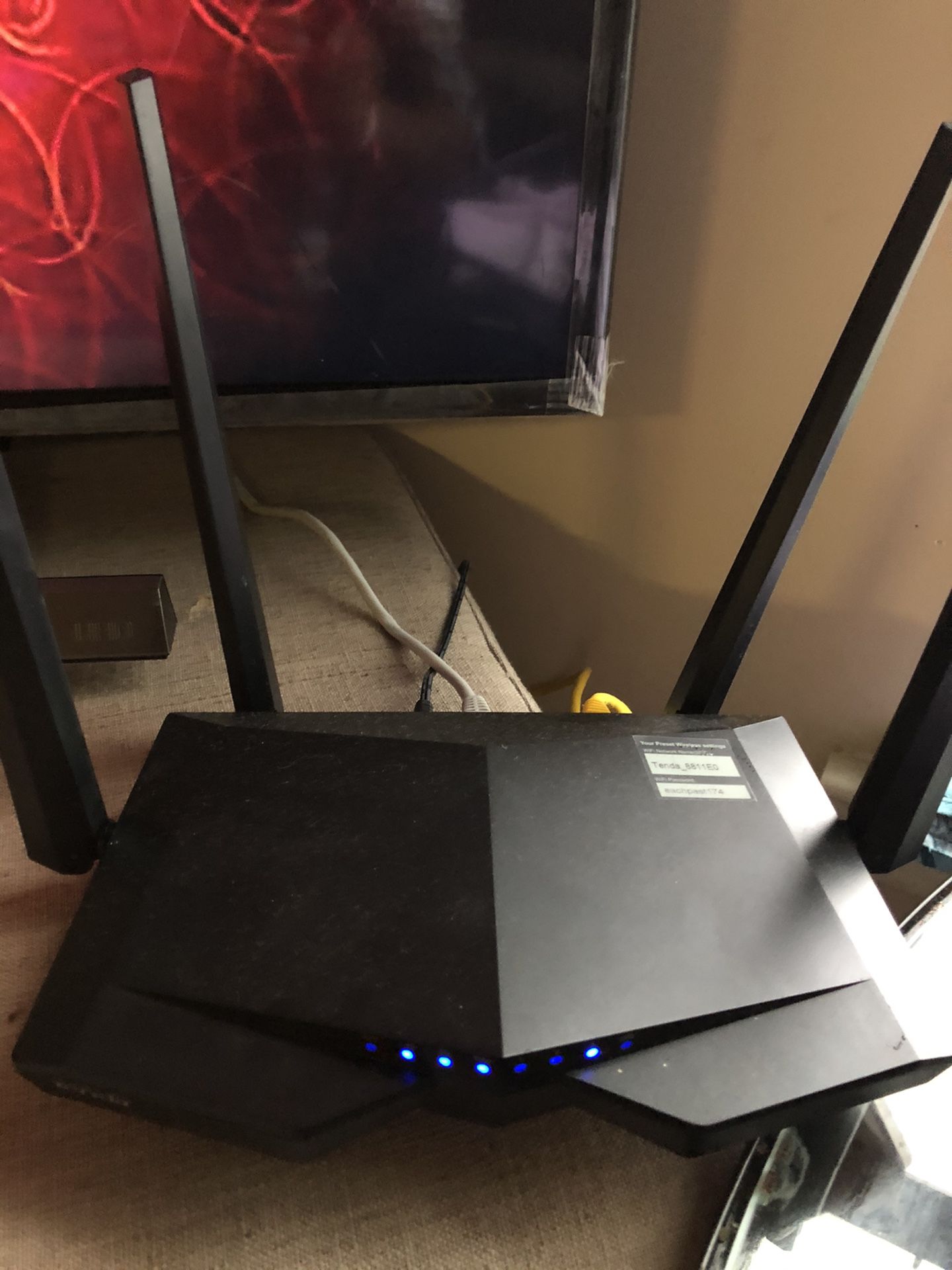 Tenda wifi router (1 month old)