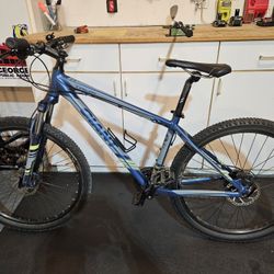 Giant Talon Mountain Bike