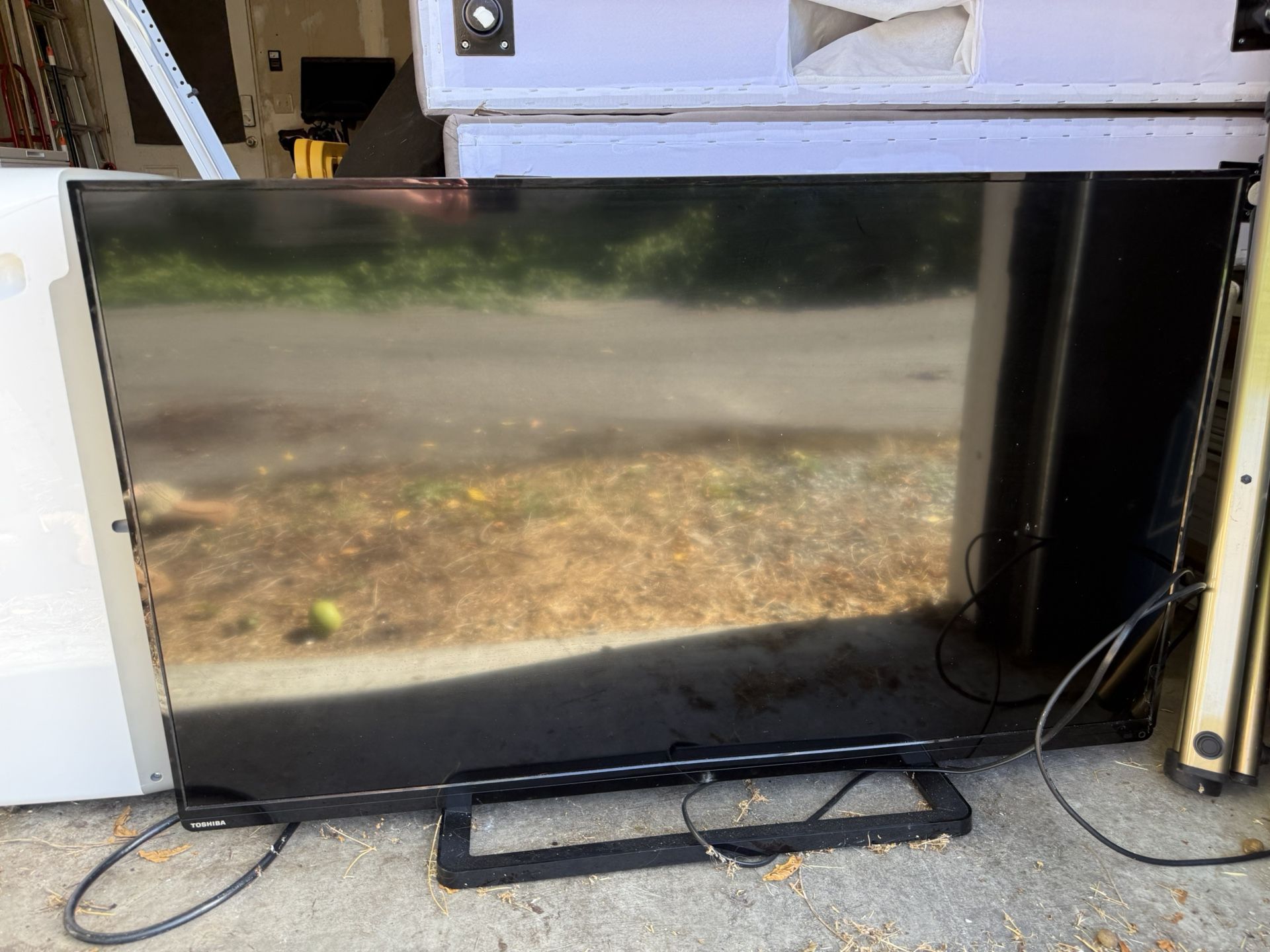 50” Toshiba TV