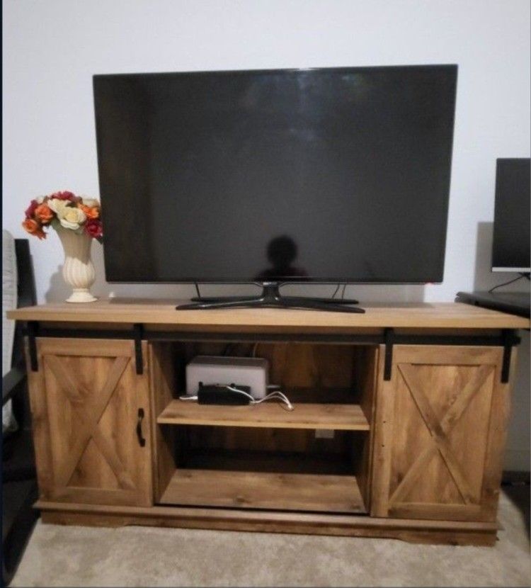 58 Inch Modern Farmhouse TV Stand That Can Accommodate 65 Inch Tvs