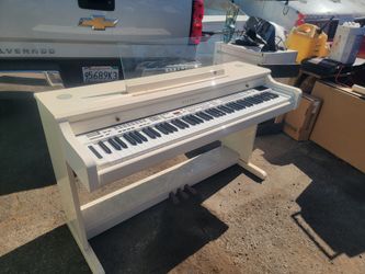 FREE FREE GRATIS FREE Elecrtic Piano Working FREE MUST TAKE EVERYTING