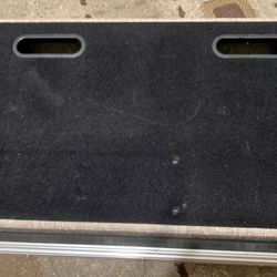 Black Bird Med. Pedalboard With Roadcase