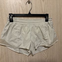 Lululemon White Size 8 Hotty Hot White Shorts