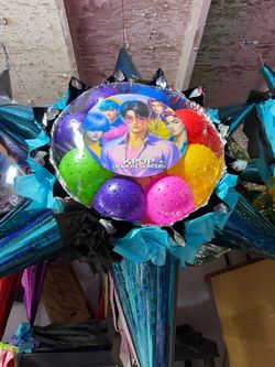 KPOP SAJA BOYS star pinata with balls