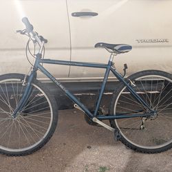 Vintage Trek 820 Mountain Track – Solid Steel Commuter/Trail Bike
​Description:
Selling a classic Trek 820 Mountain Track mountain bike.  ready to rid