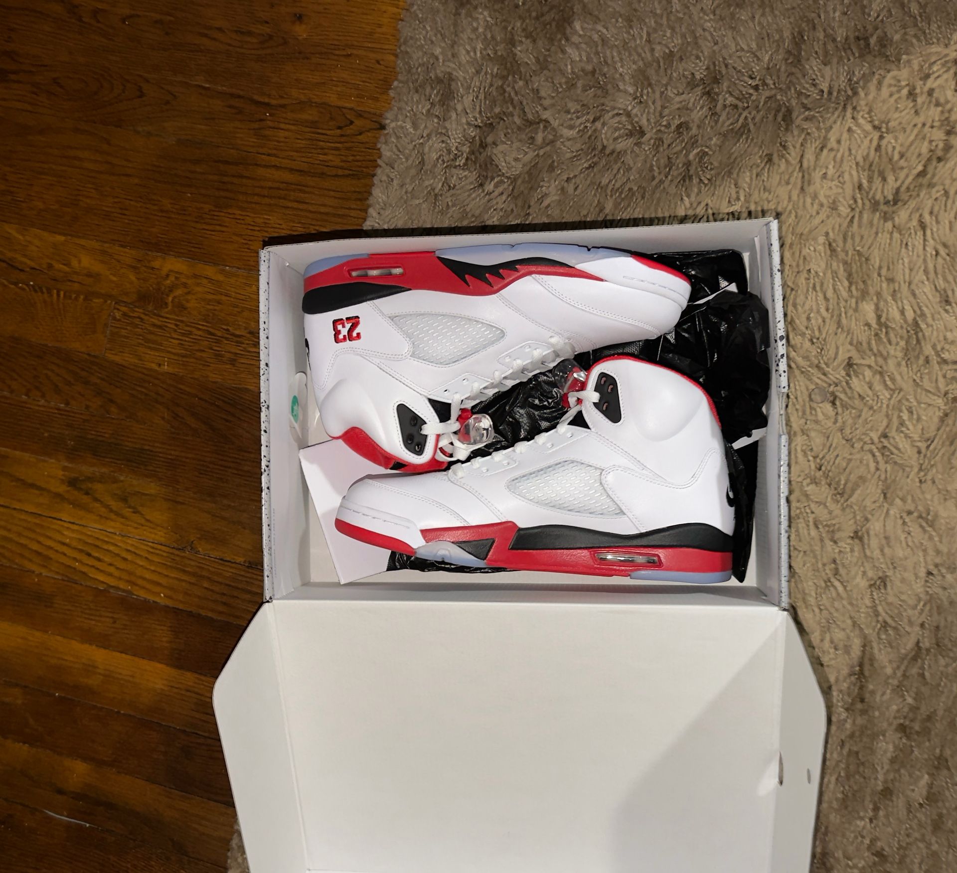 Jordan 5 Retro Fire Red Black Tongue Size 10.5 Men New 