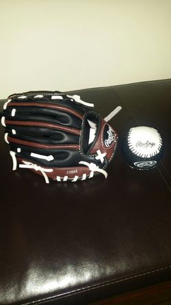 Rawlings 9" baseball mitt and ball