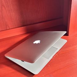 Apple MacBook Air 13” I5/8GB/256GB SSD $180