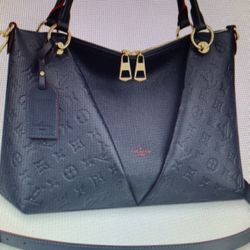 Louis Vuitton V Tote MM