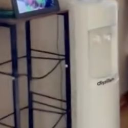 Water Dispenser And Holder 