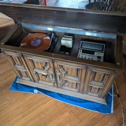 Vintage Soundesign Classic Collection Console Stereo