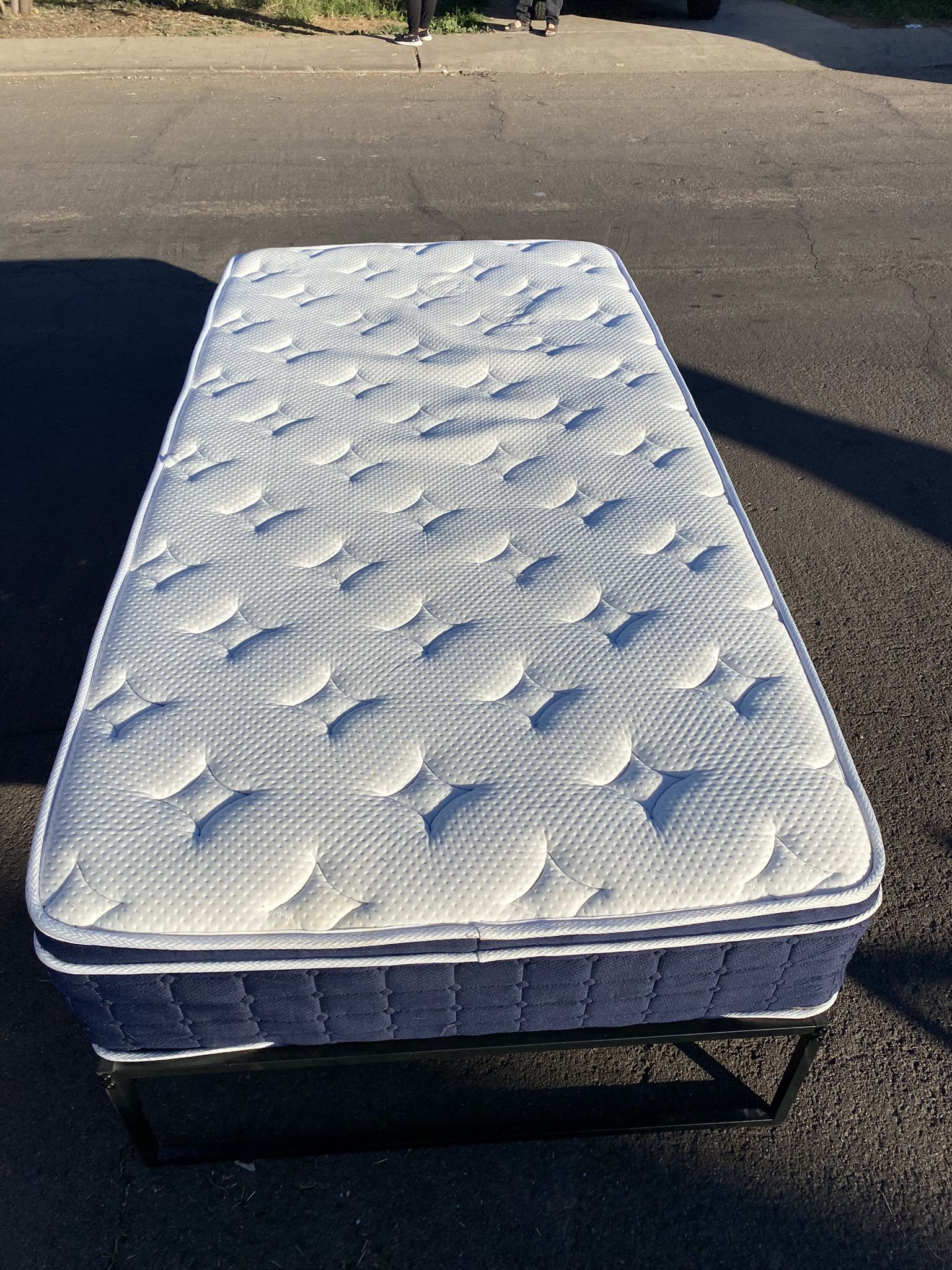 FREE DELIVERY: Twin XL Bed