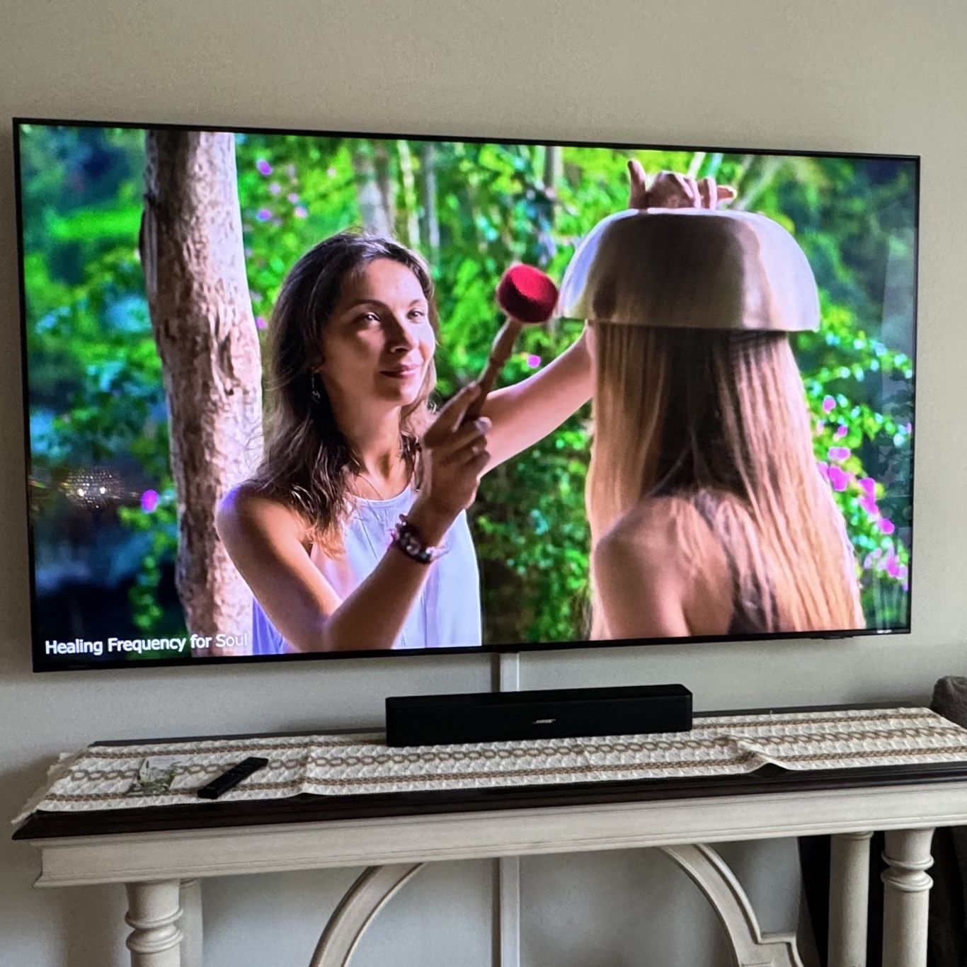 Samsung 75 Inch Neo QLED 4K TV With Full Tilt Wall Mount, Like New